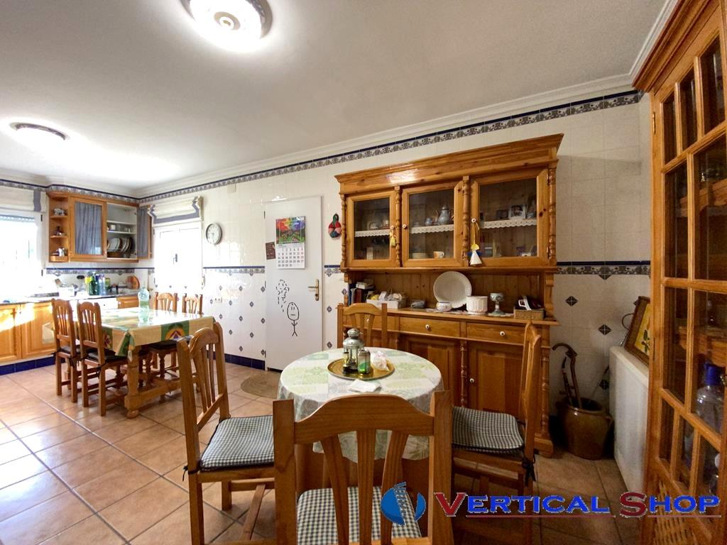 For sale of chalet in Caudete