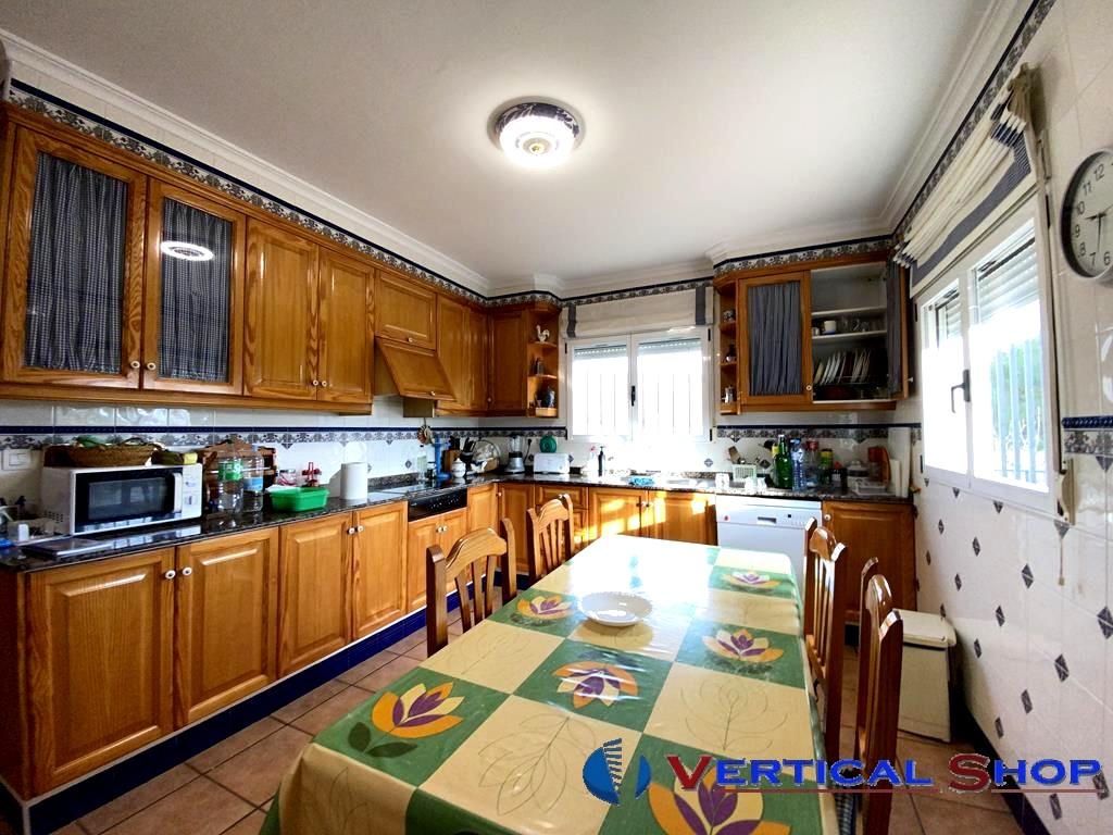 For sale of chalet in Caudete