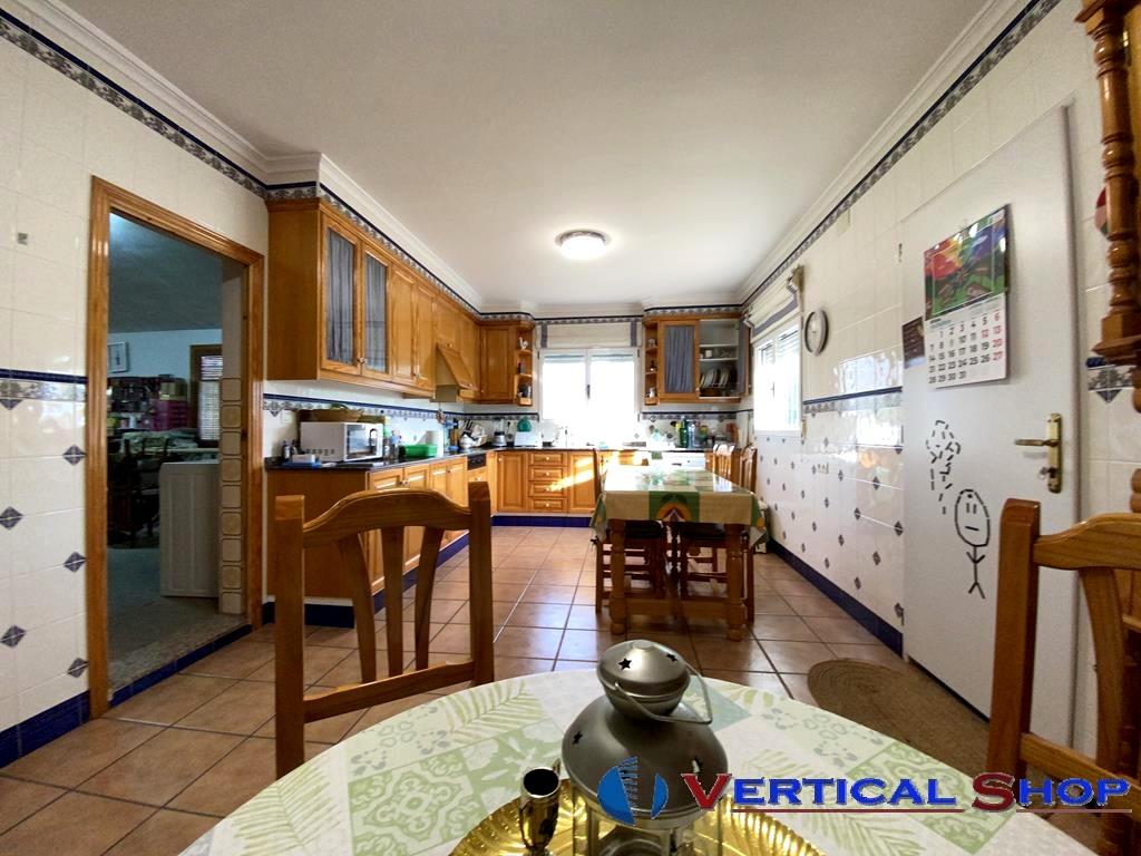 For sale of chalet in Caudete