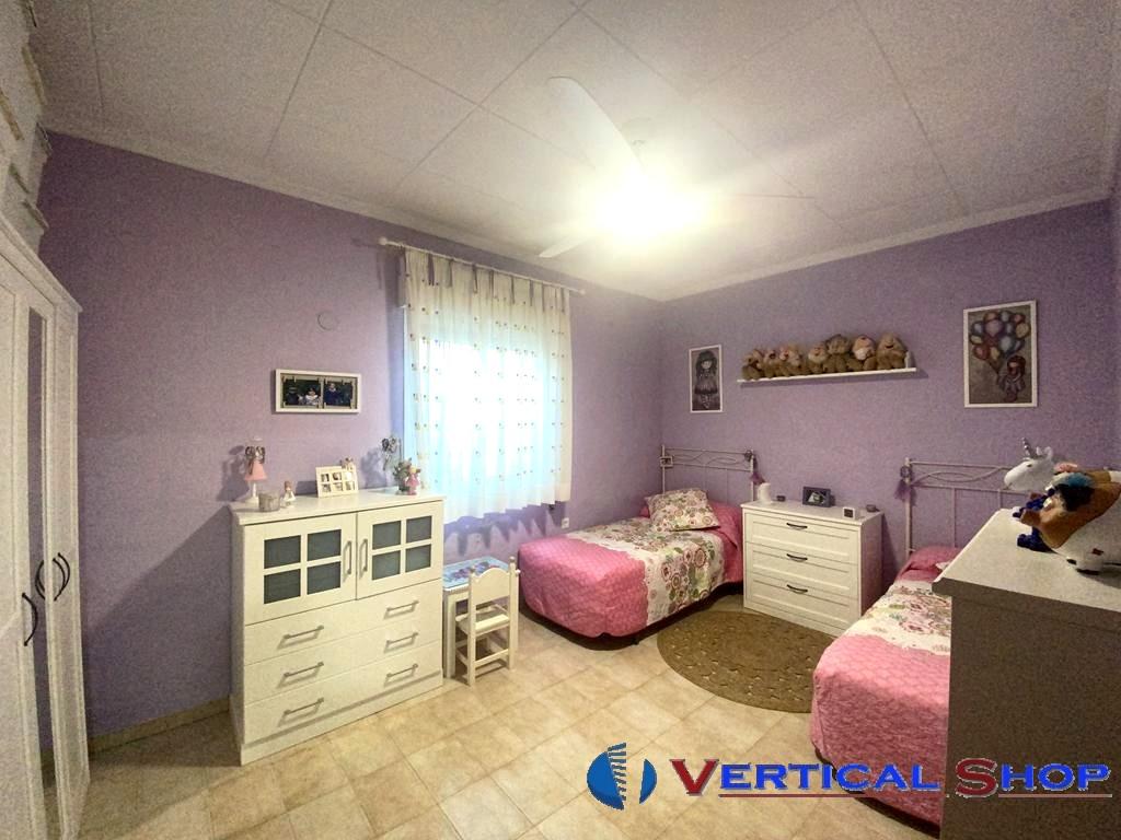 For sale of chalet in Villena