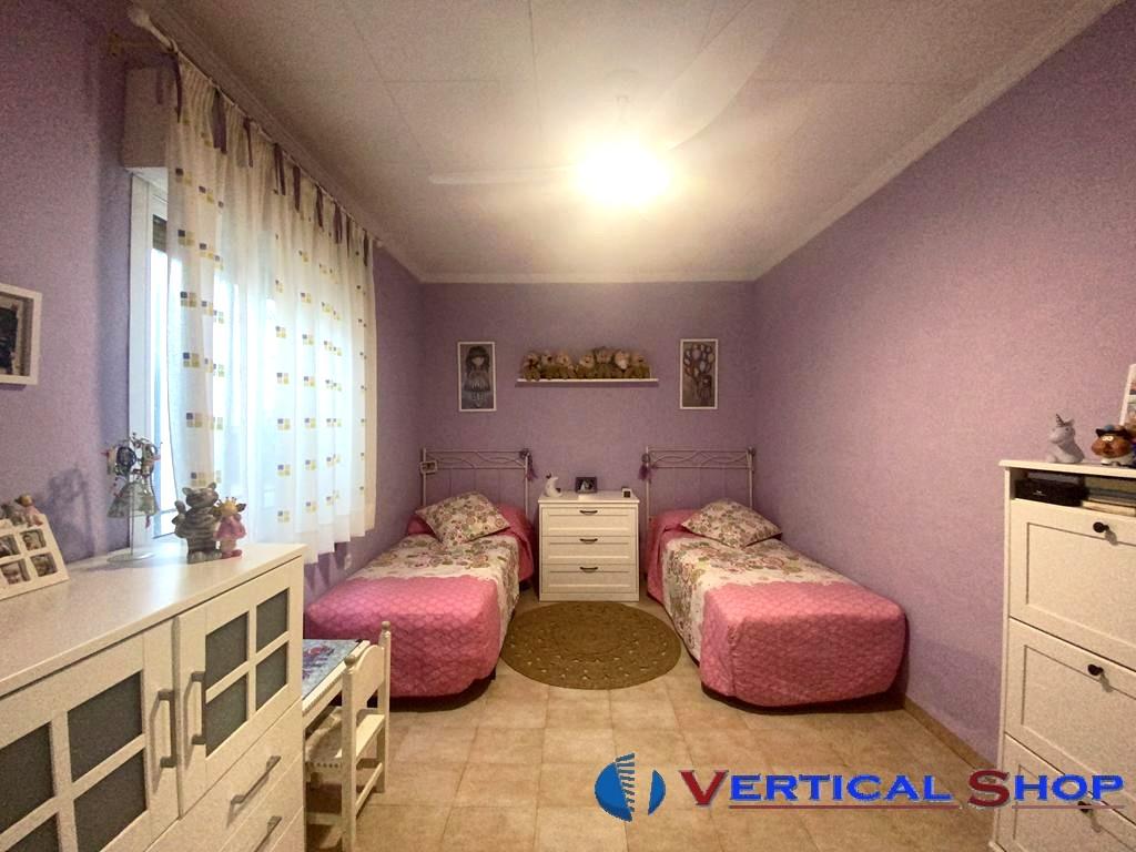 For sale of chalet in Villena