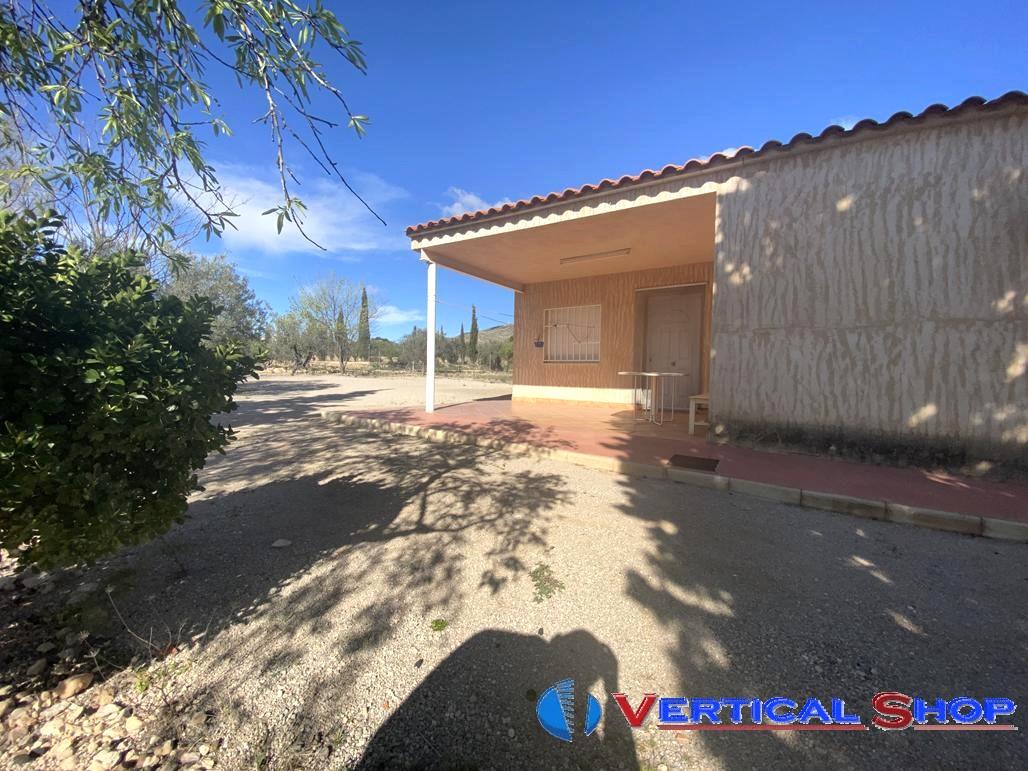 For sale of chalet in Caudete