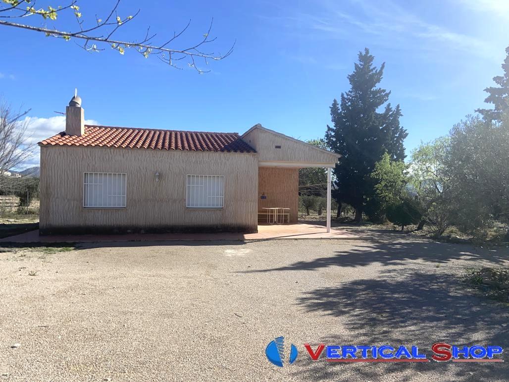 For sale of chalet in Caudete