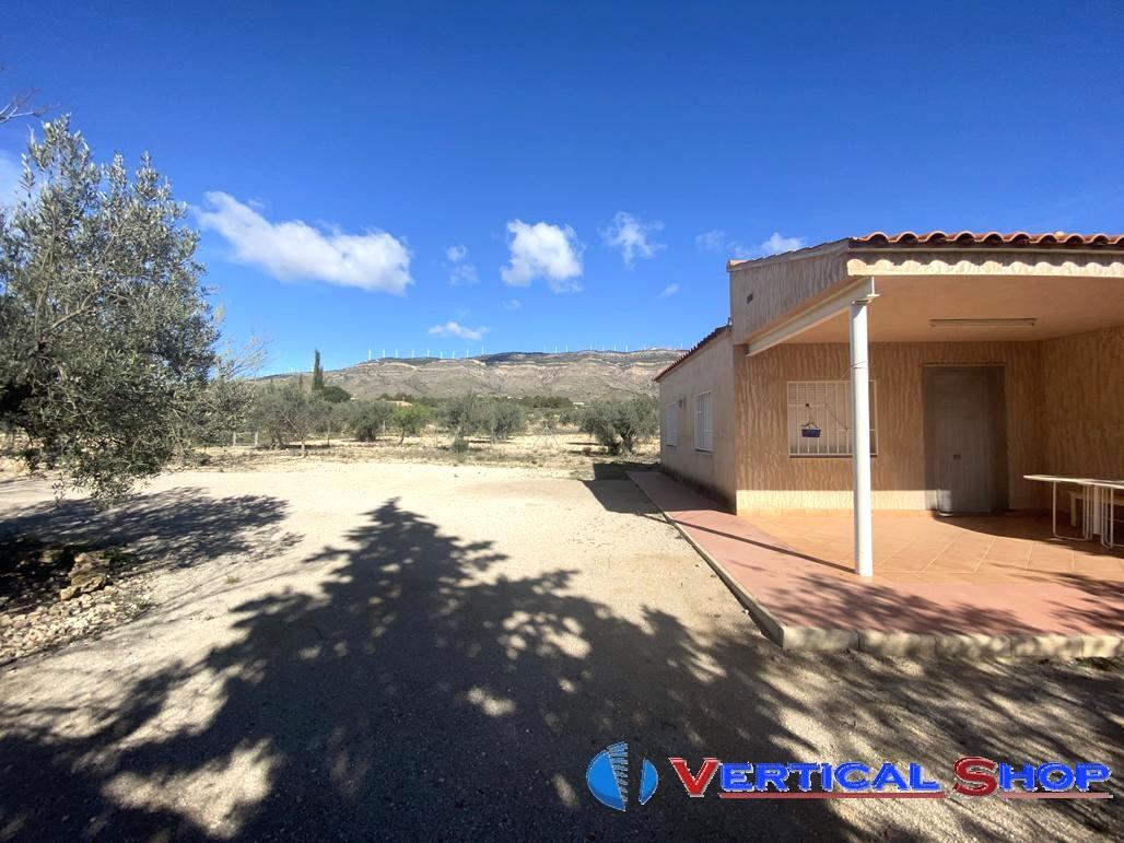 For sale of chalet in Caudete