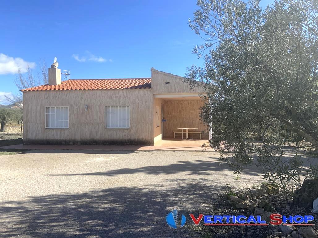 For sale of chalet in Caudete