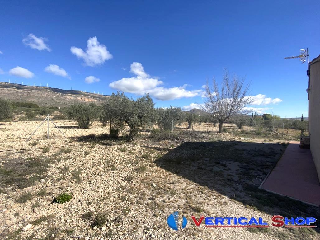 For sale of chalet in Caudete
