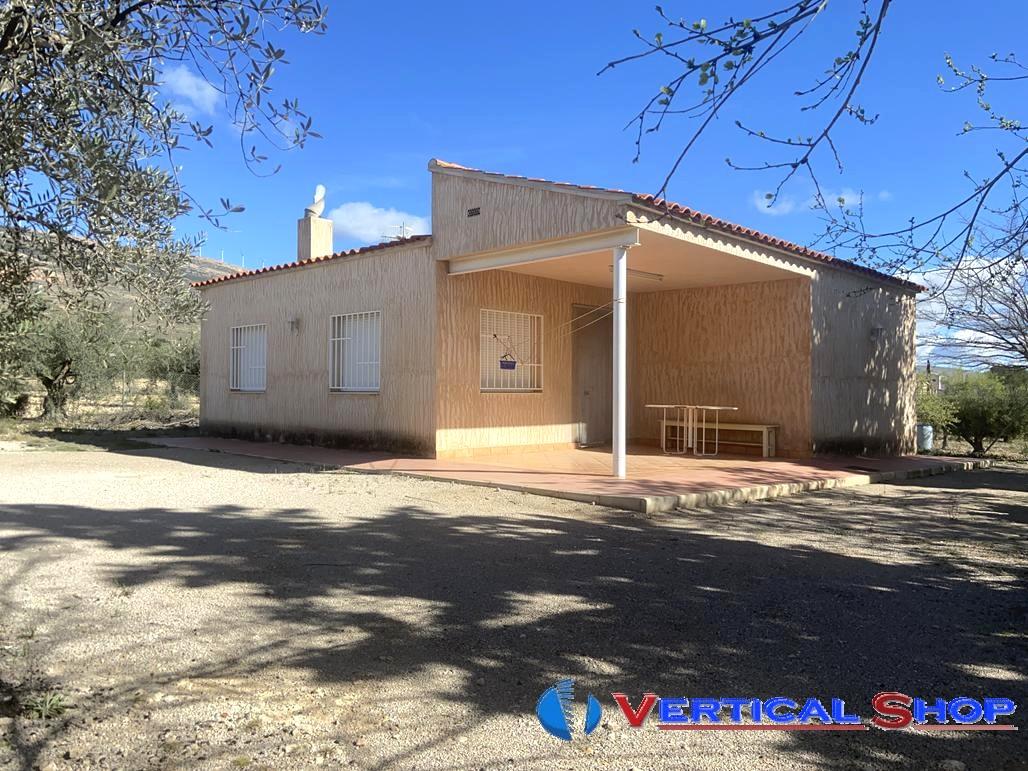 For sale of chalet in Caudete