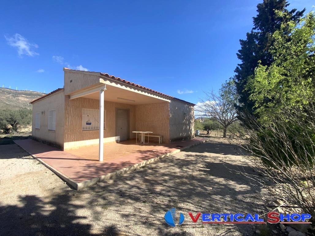 For sale of chalet in Caudete