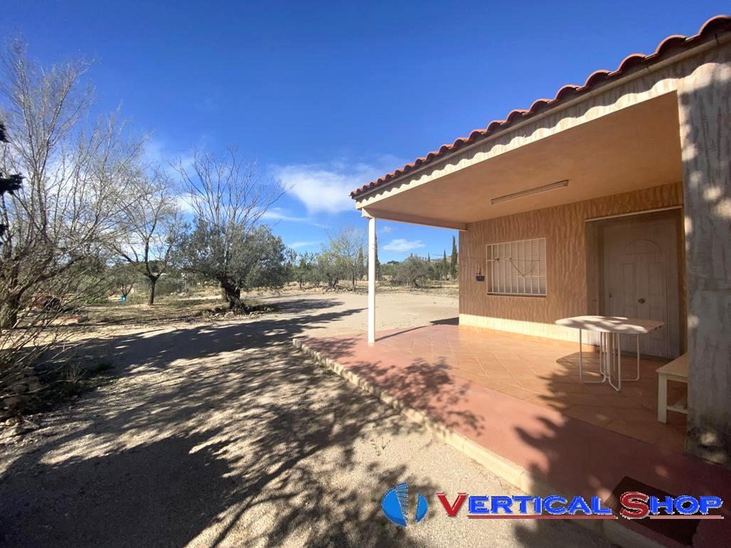 For sale of chalet in Caudete