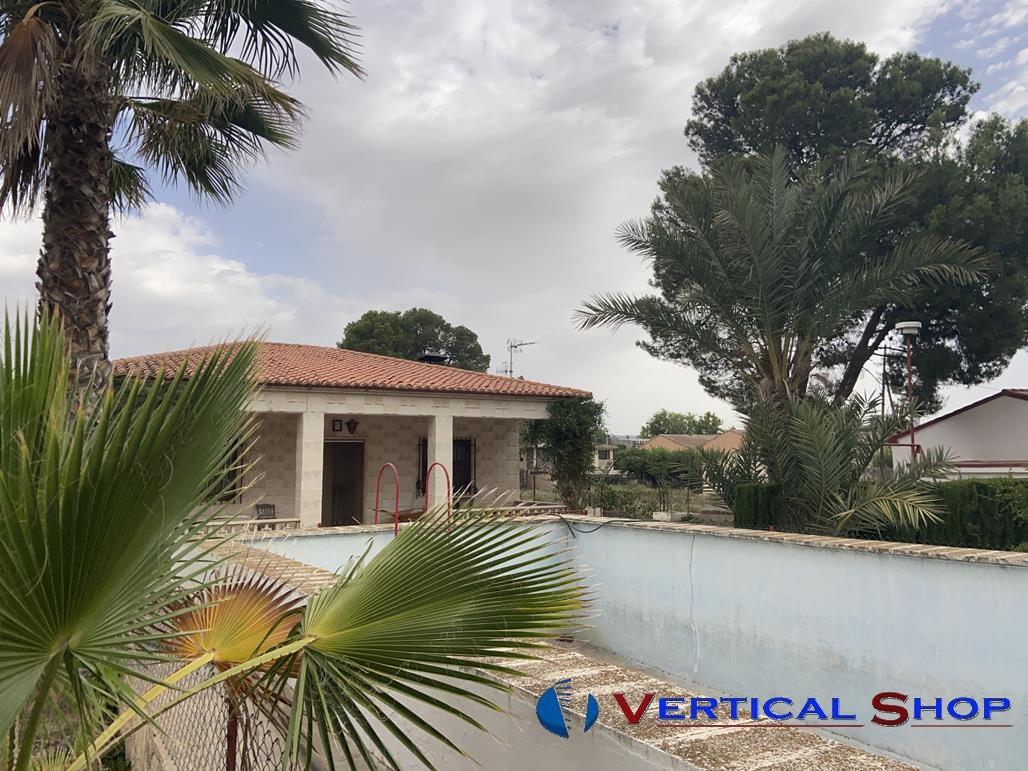 For sale of chalet in Caudete