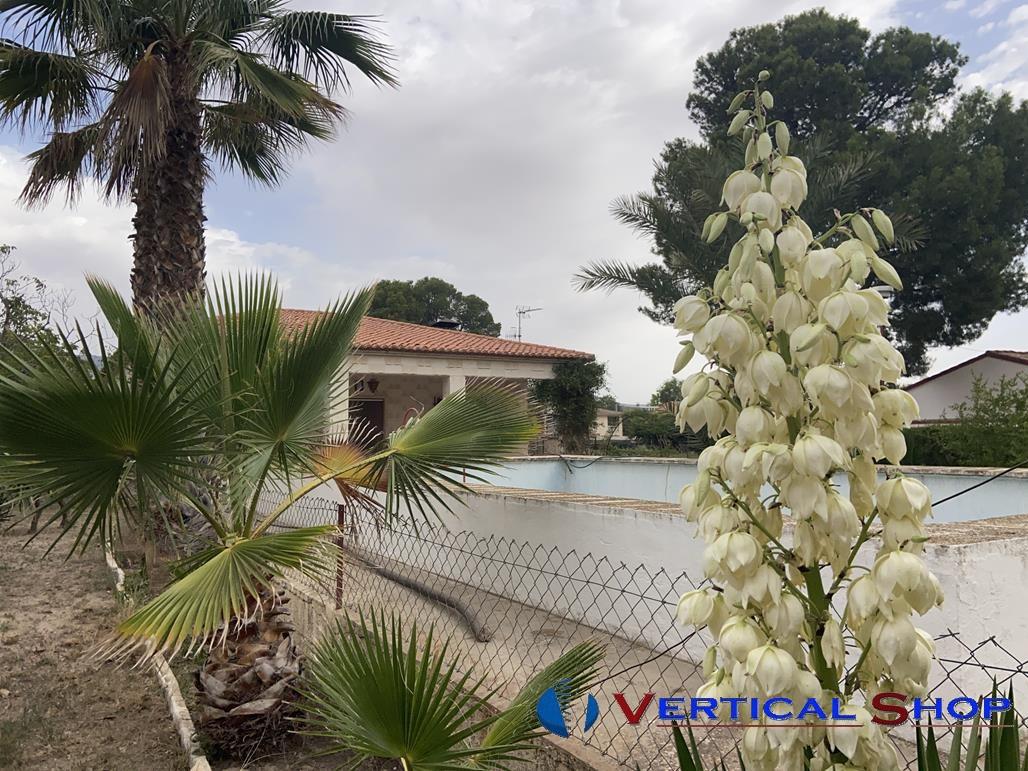For sale of chalet in Caudete