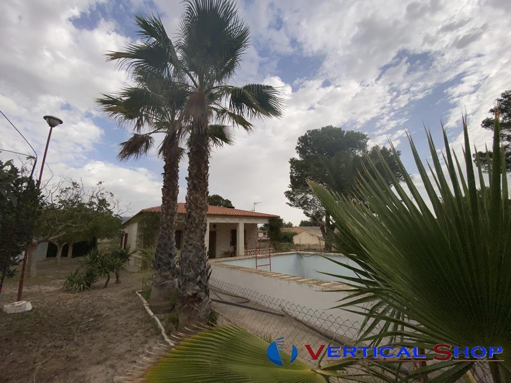 For sale of chalet in Caudete