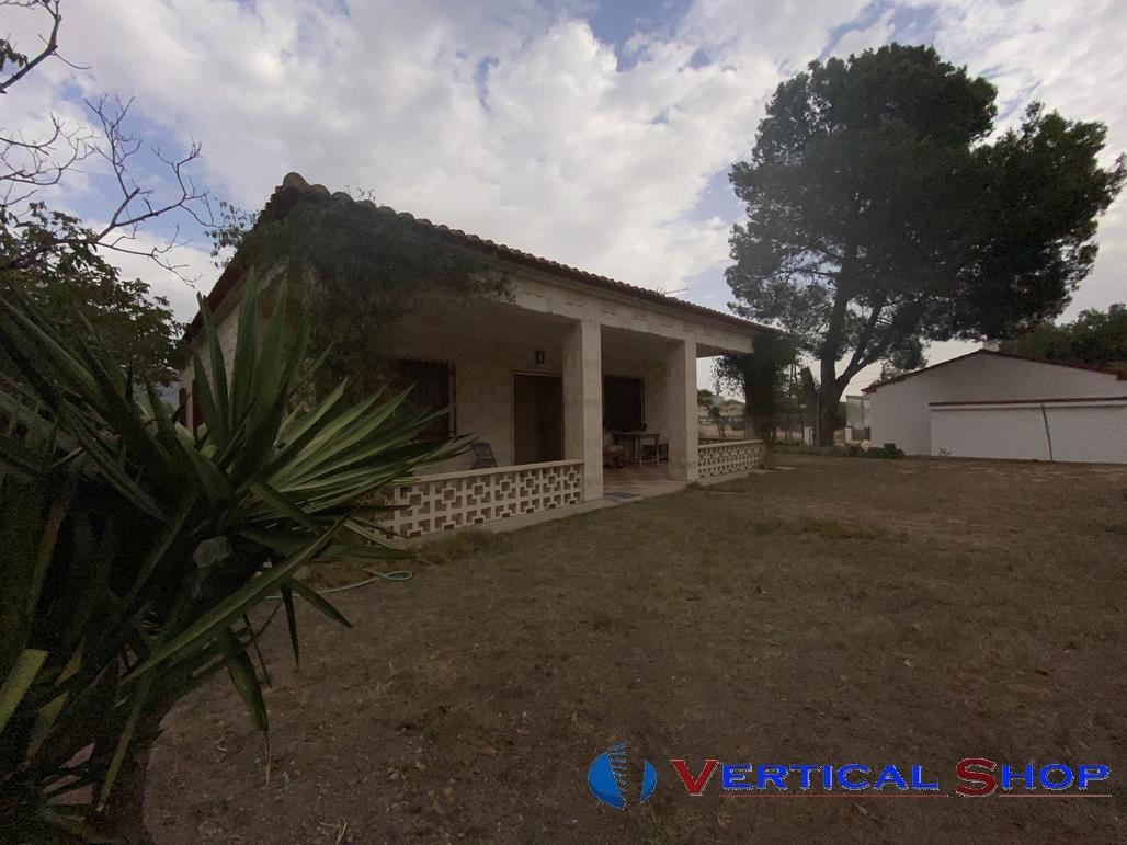 For sale of chalet in Caudete
