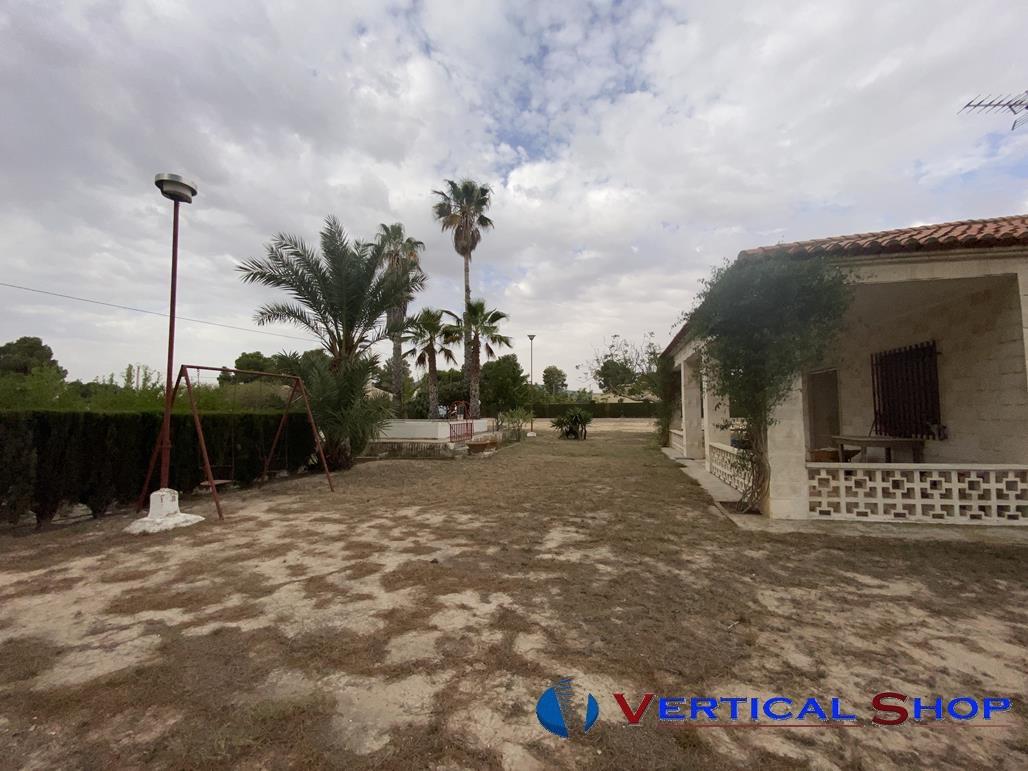For sale of chalet in Caudete
