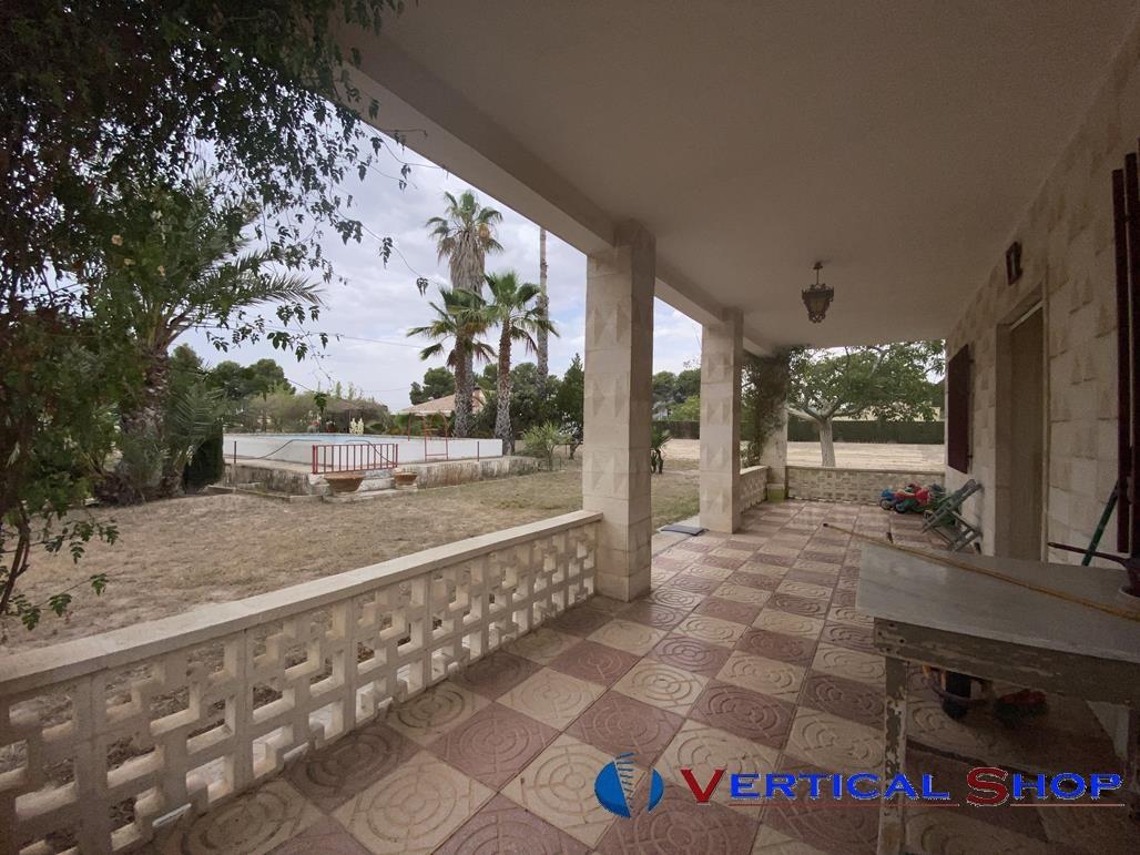 For sale of chalet in Caudete