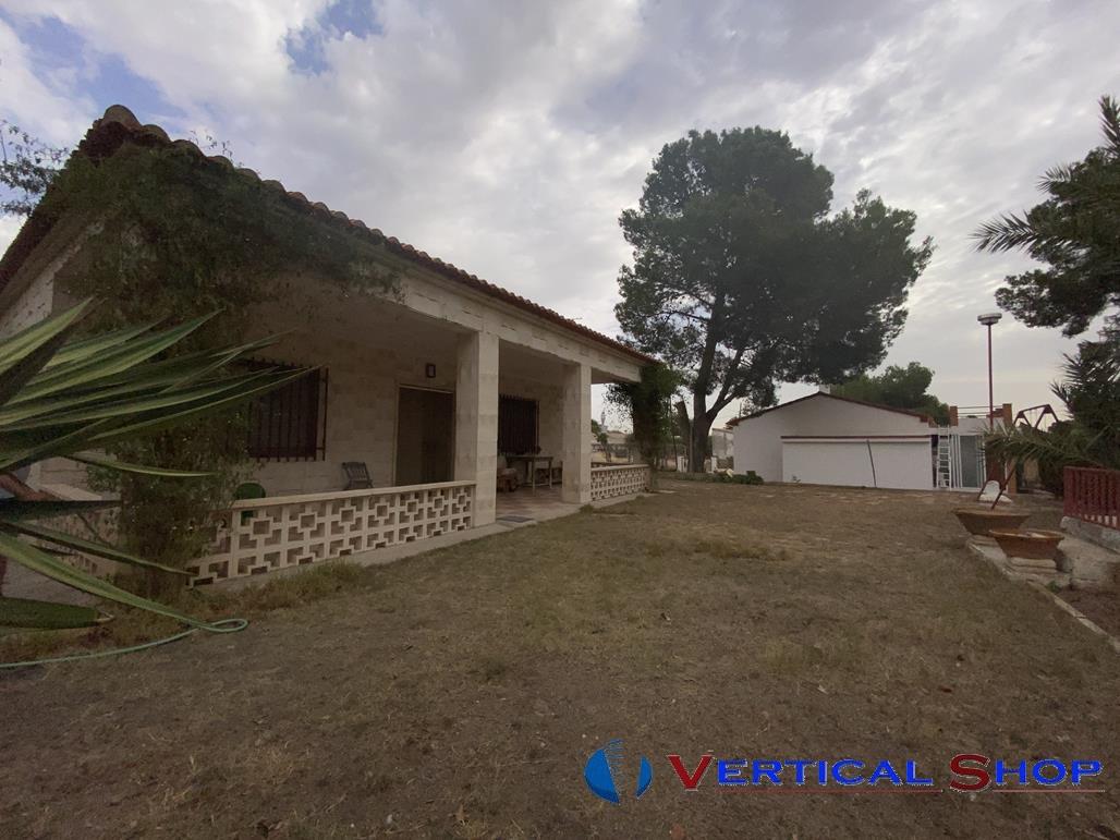 For sale of chalet in Caudete