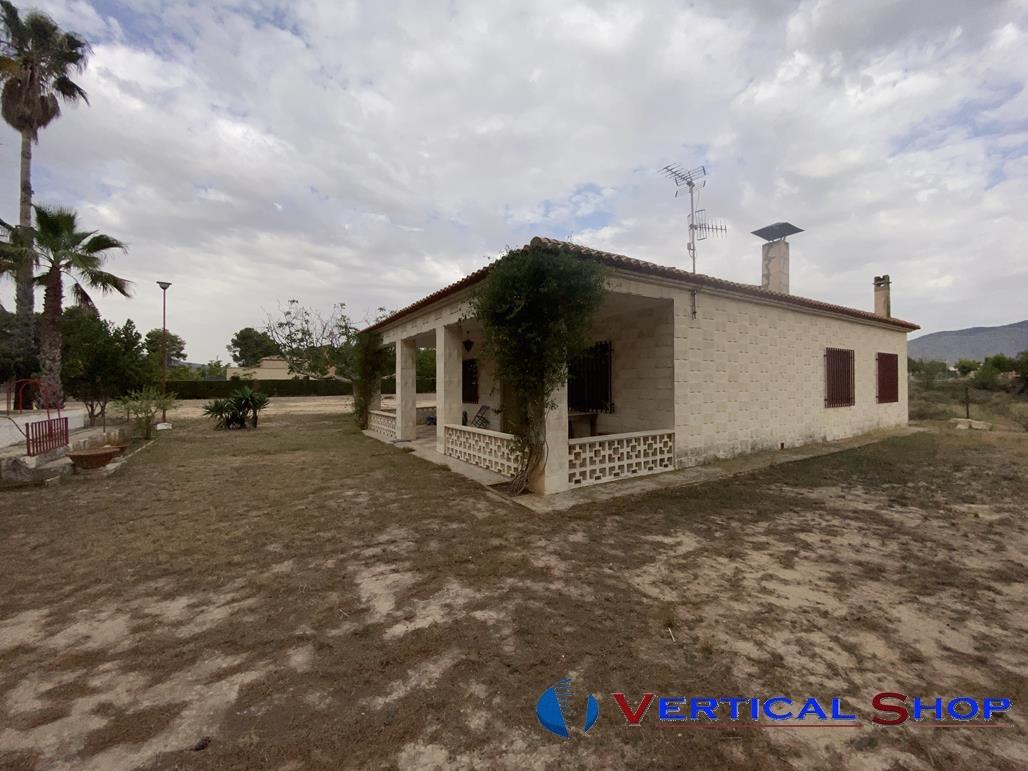 For sale of chalet in Caudete