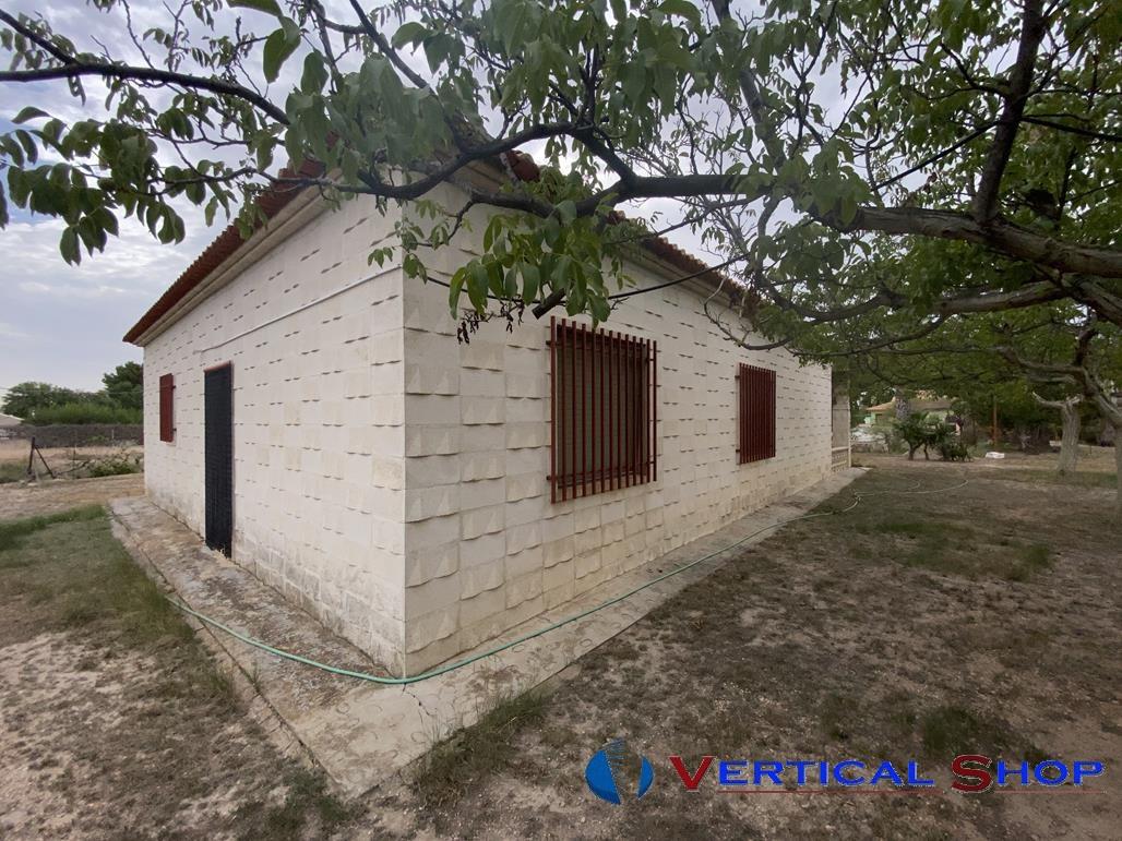 For sale of chalet in Caudete