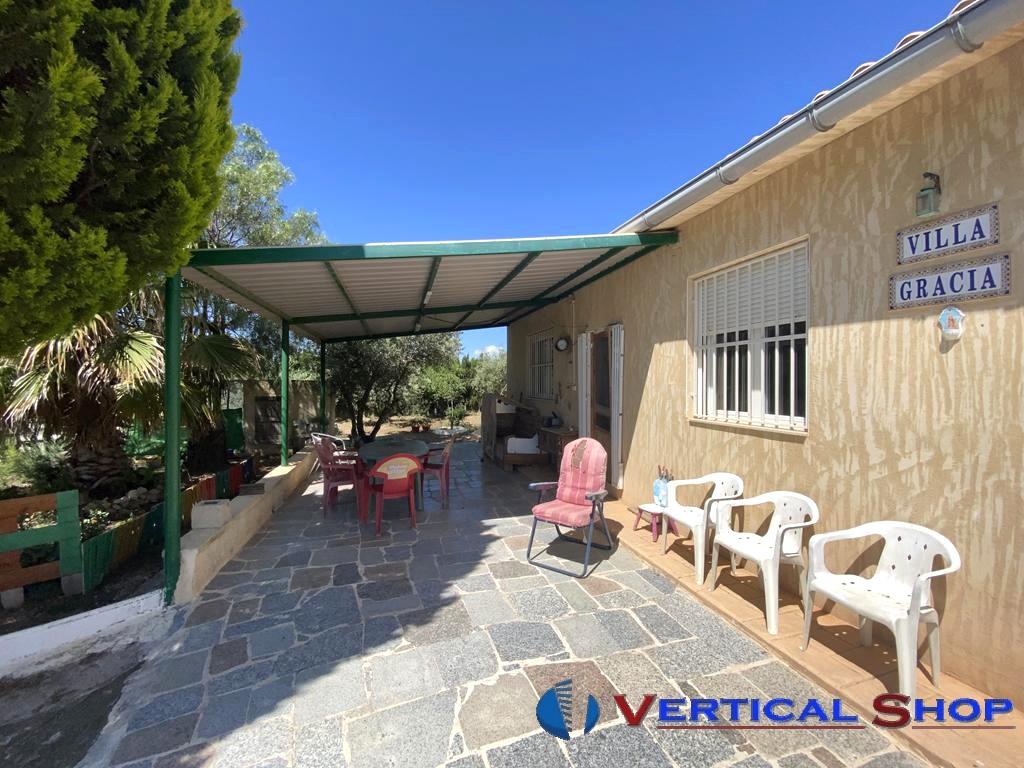 For sale of chalet in Caudete