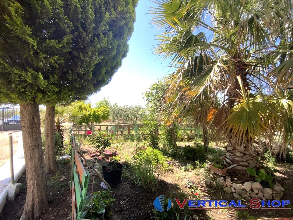 For sale of chalet in Caudete