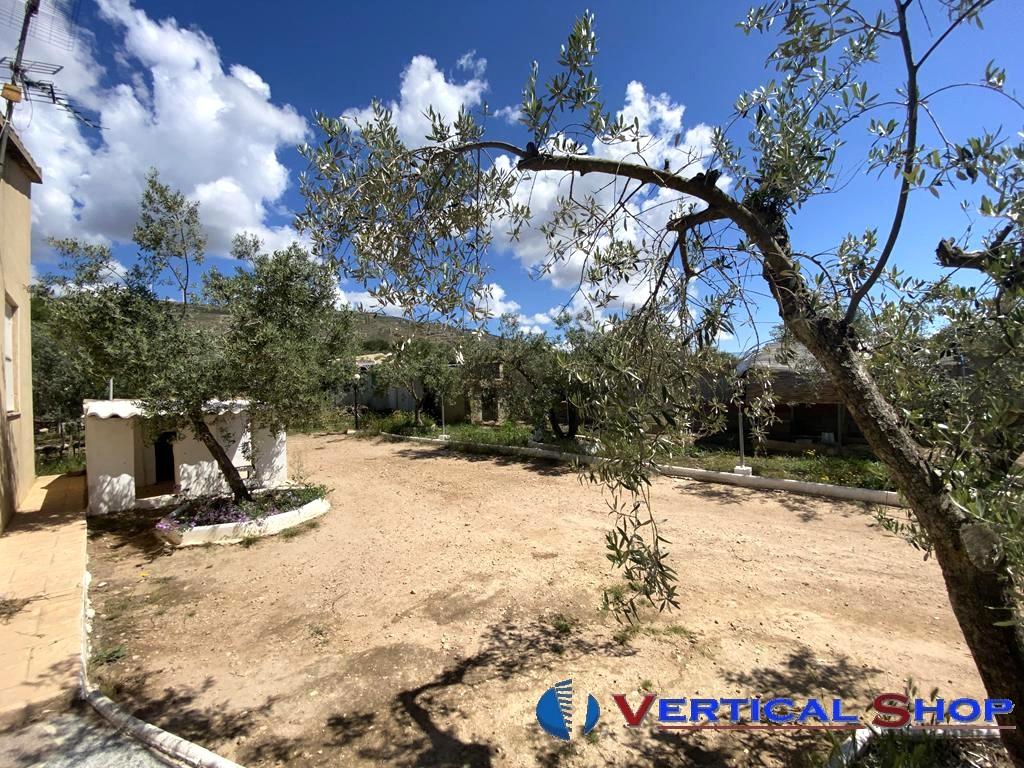 For sale of chalet in Caudete