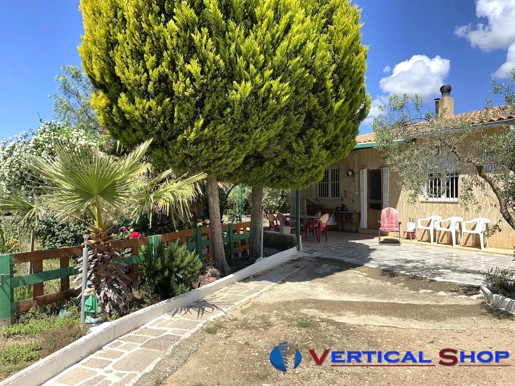 For sale of chalet in Caudete