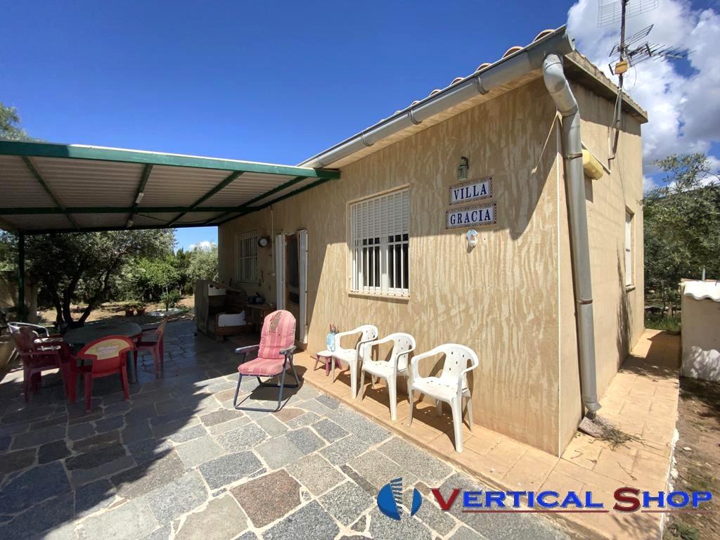For sale of chalet in Caudete