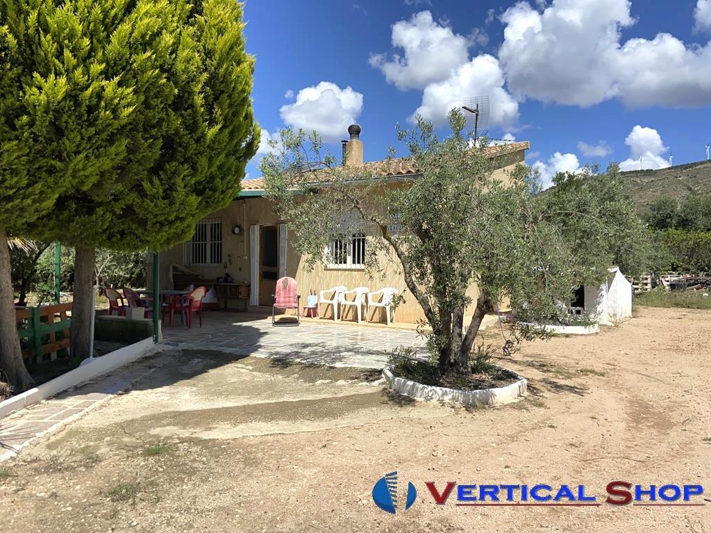 For sale of chalet in Caudete