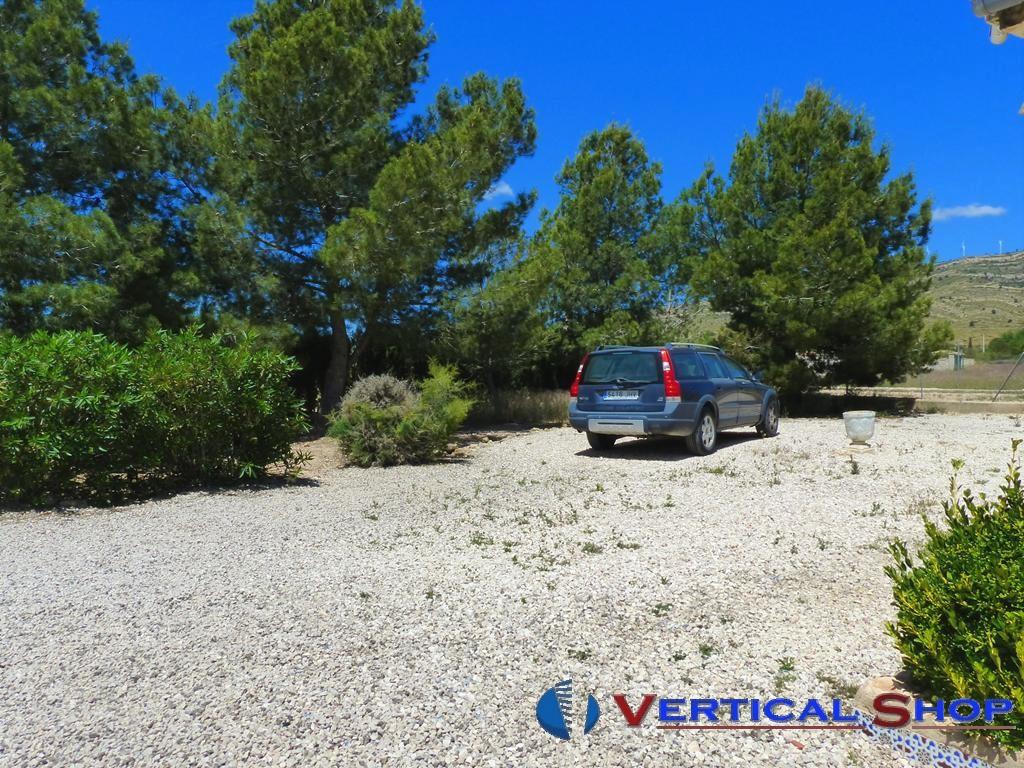 For sale of chalet in Caudete