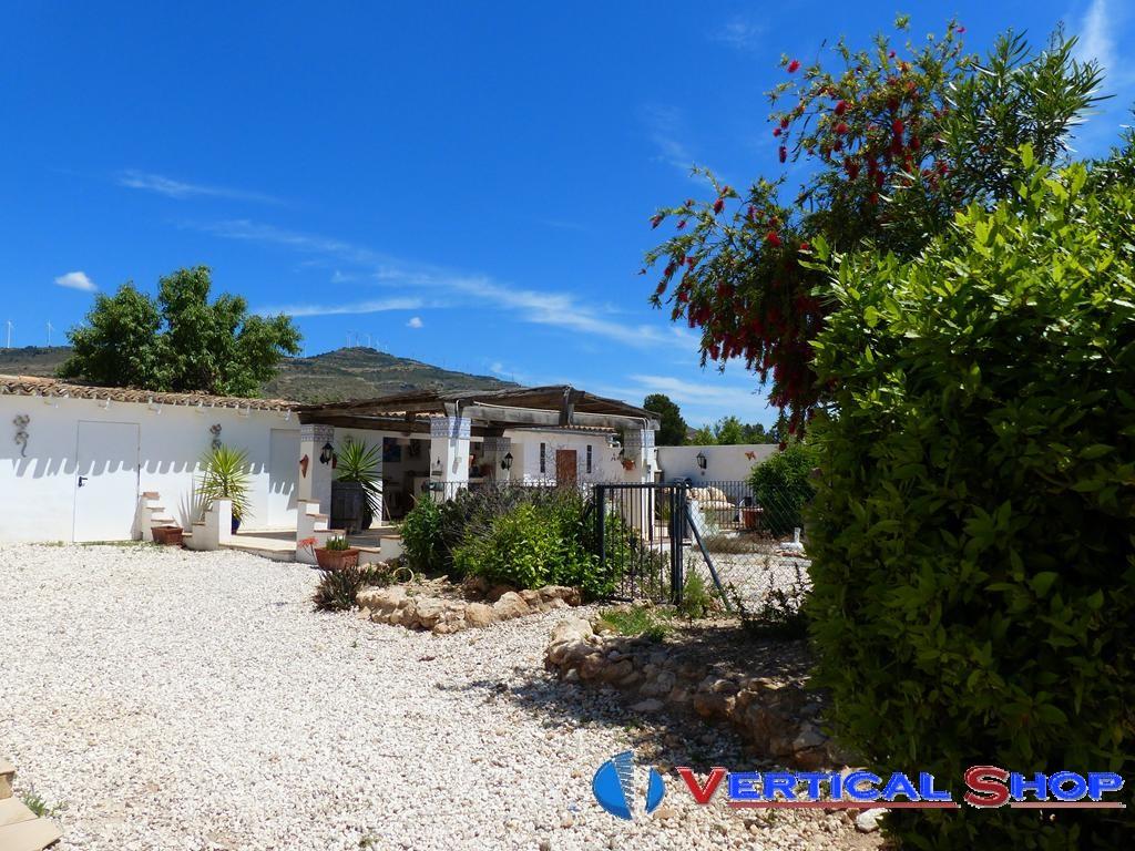 For sale of chalet in Caudete