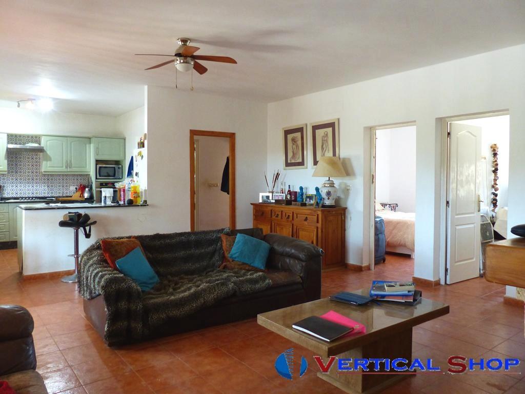 For sale of chalet in Caudete