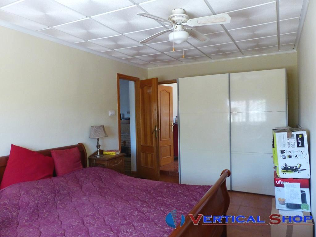 For sale of chalet in Caudete