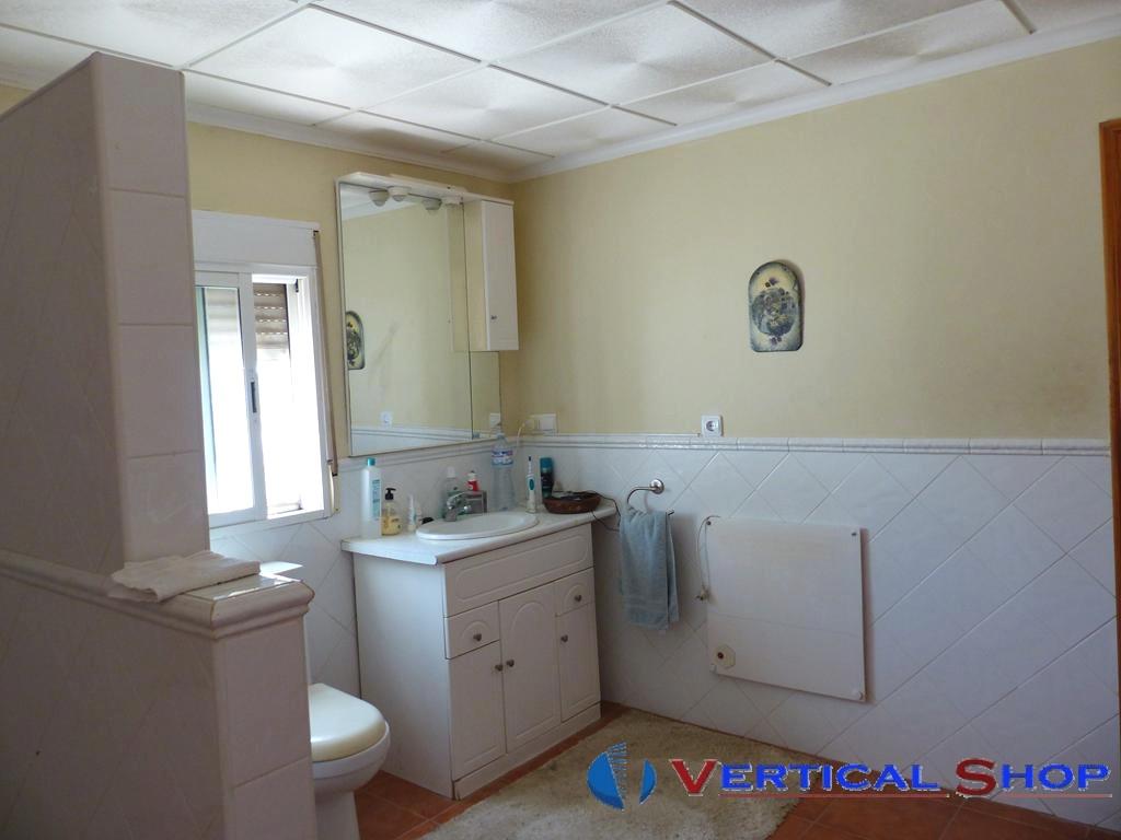 For sale of chalet in Caudete