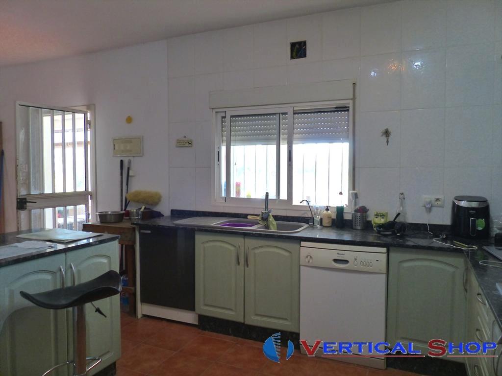 For sale of chalet in Caudete