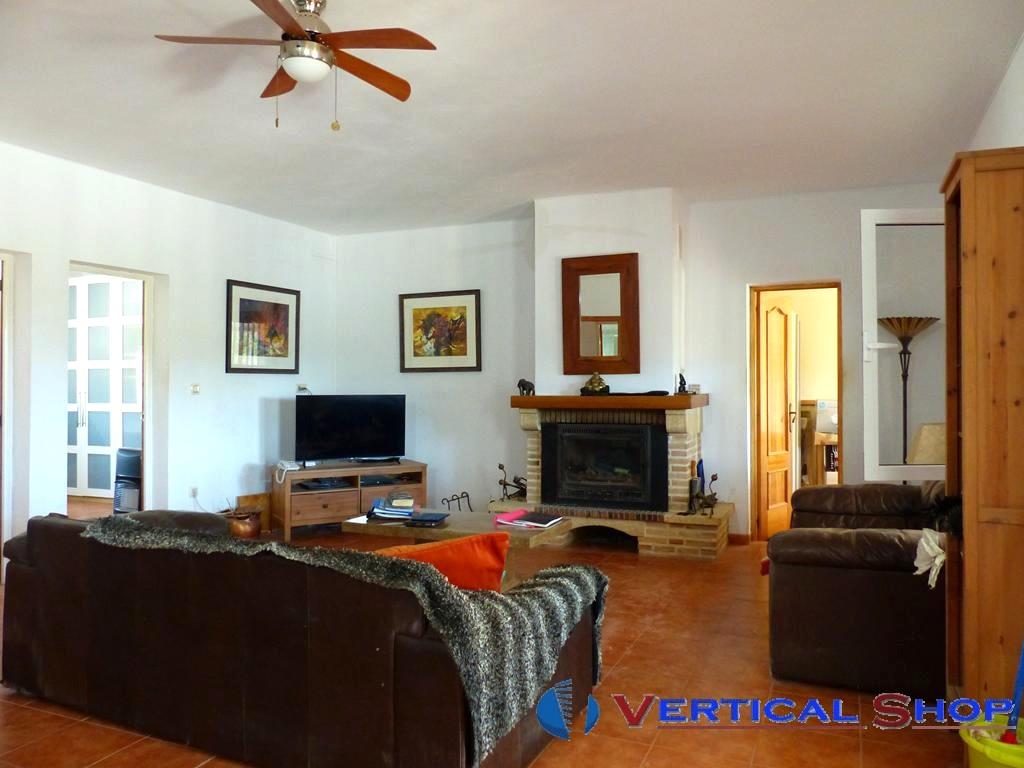For sale of chalet in Caudete