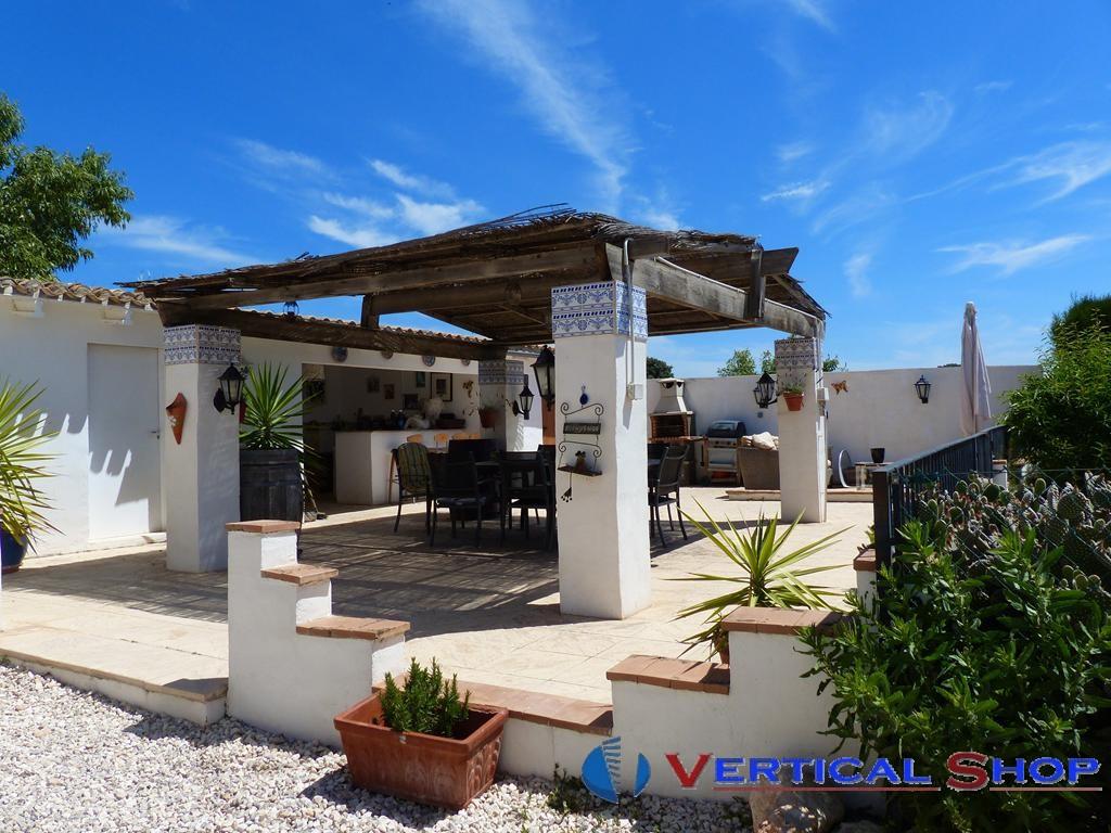 For sale of chalet in Caudete