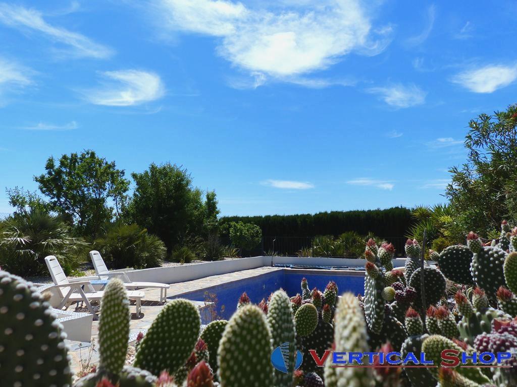 For sale of chalet in Caudete