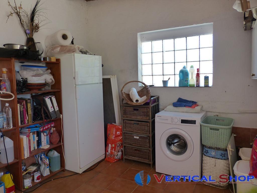 For sale of chalet in Caudete