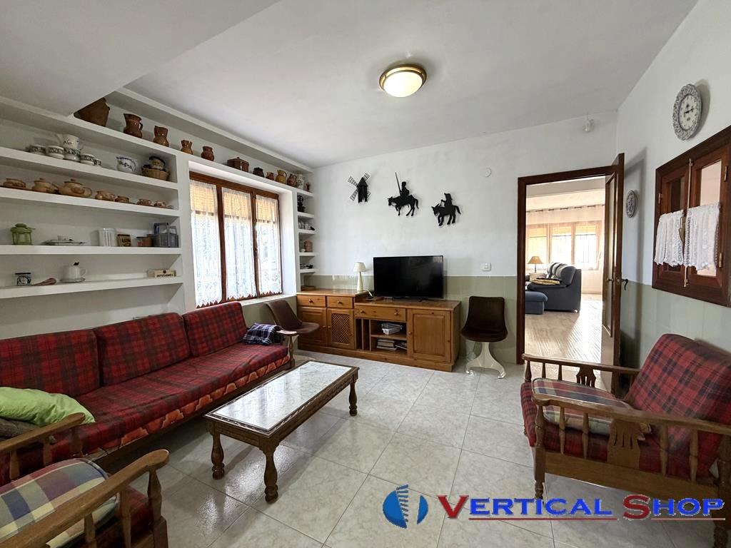 For sale of chalet in Caudete