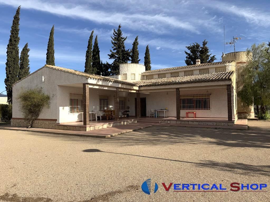 For sale of chalet in Caudete