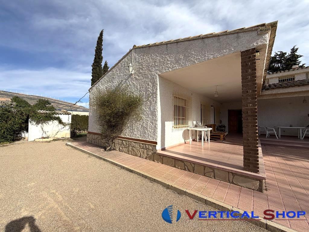 For sale of chalet in Caudete