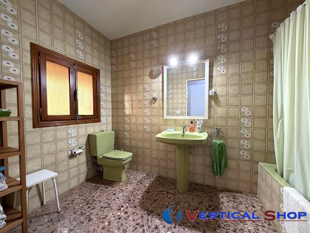 For sale of chalet in Caudete