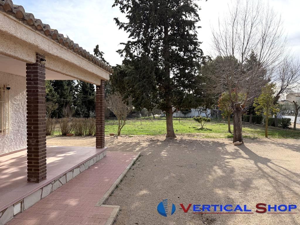 For sale of chalet in Caudete