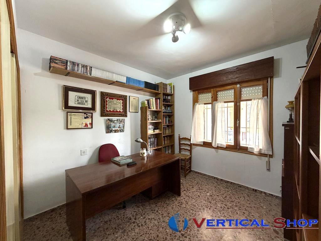 For sale of chalet in Caudete