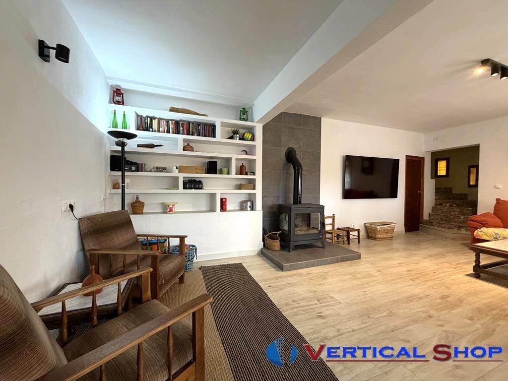 For sale of chalet in Caudete