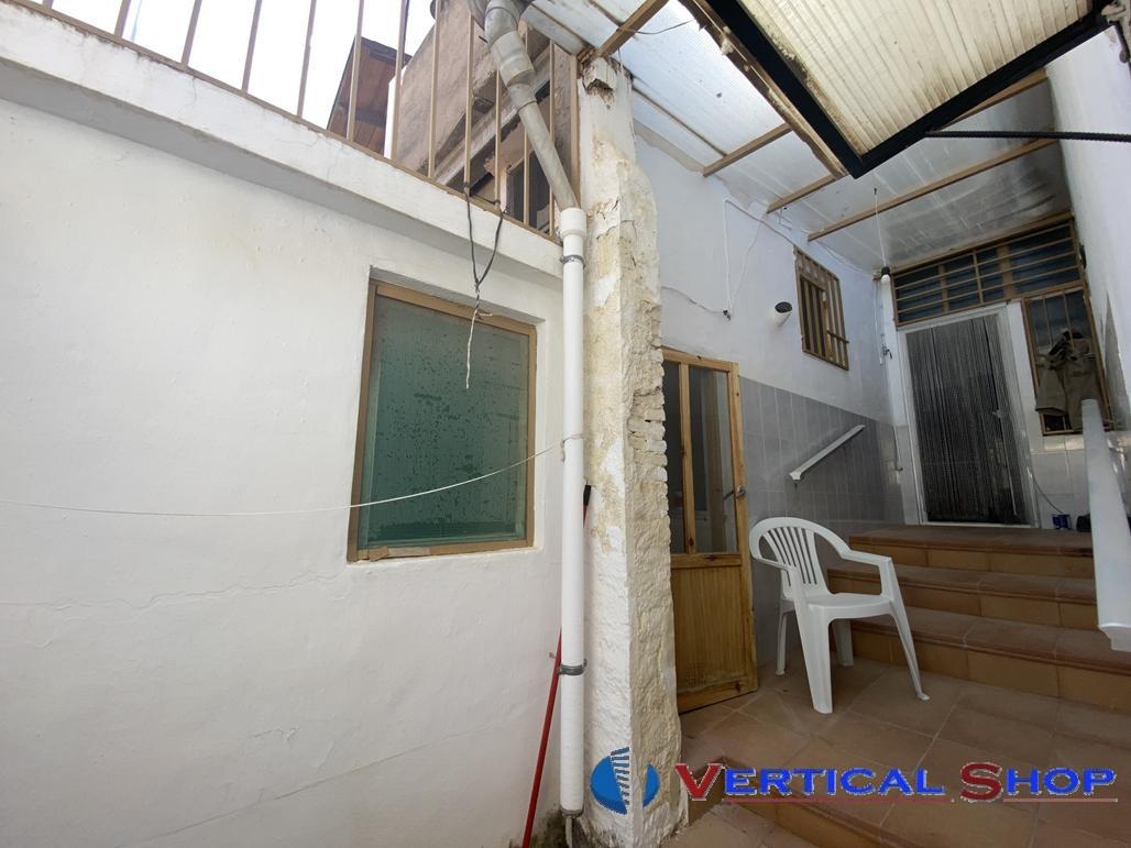 For sale of house in Caudete