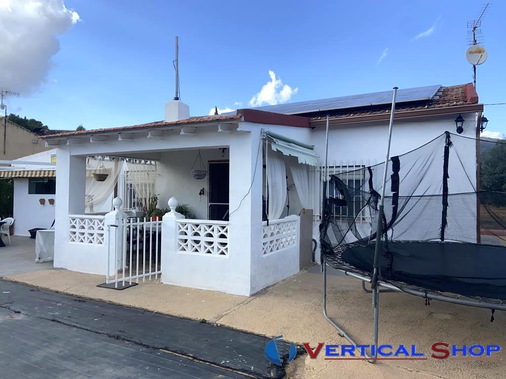 For sale of chalet in Caudete