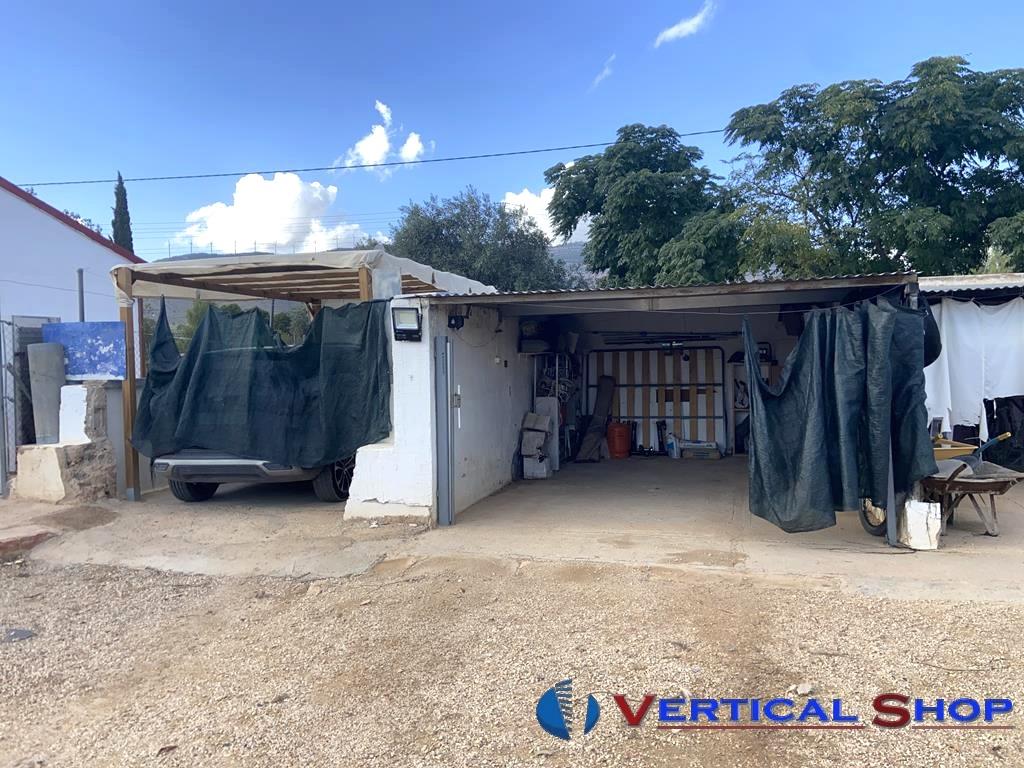 For sale of chalet in Caudete