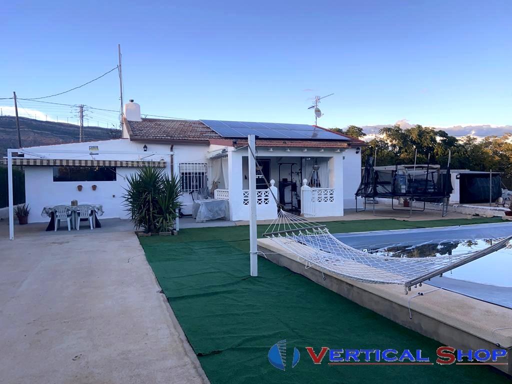 For sale of chalet in Caudete