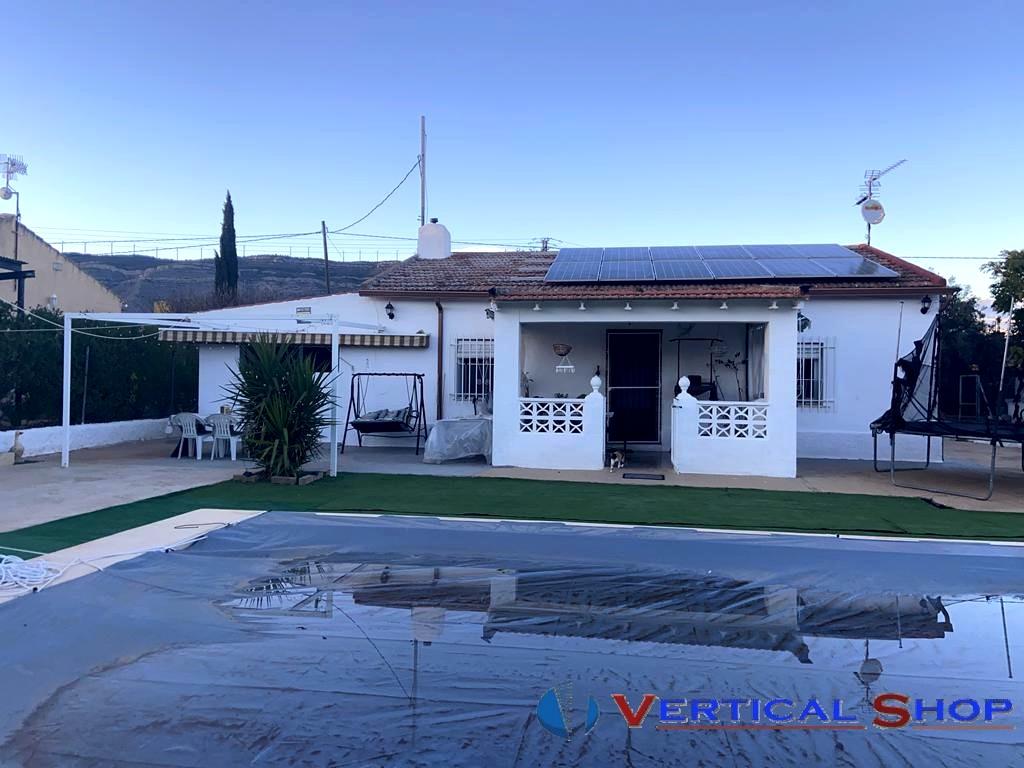 For sale of chalet in Caudete